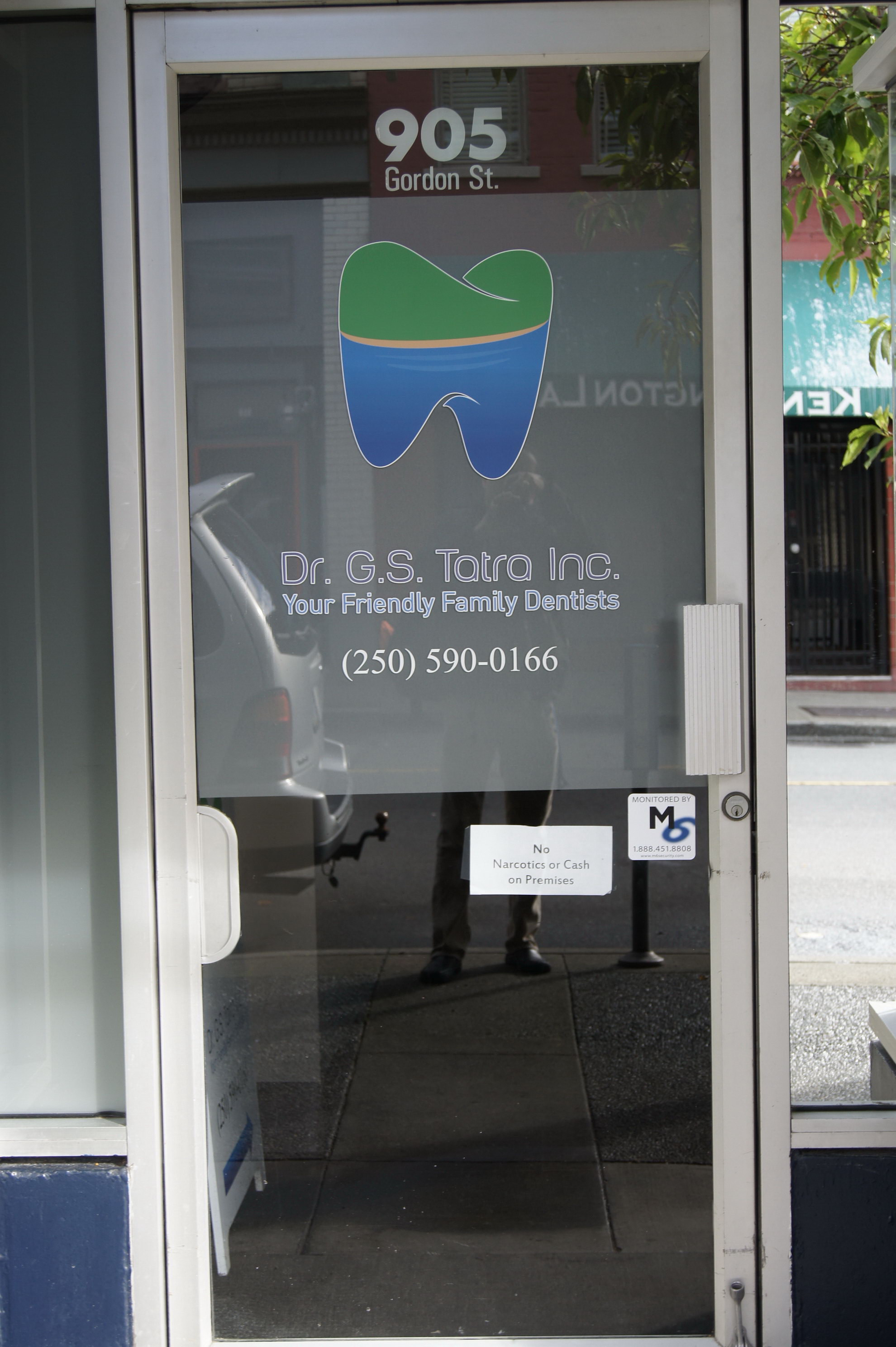 Visit Dr. Tatra's family friendly dental clinic - one of the best downtown Victoria dentists, BC, Canada